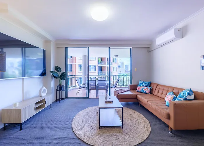 5Mins Walk To Central 2 Bedroom Parking Pool