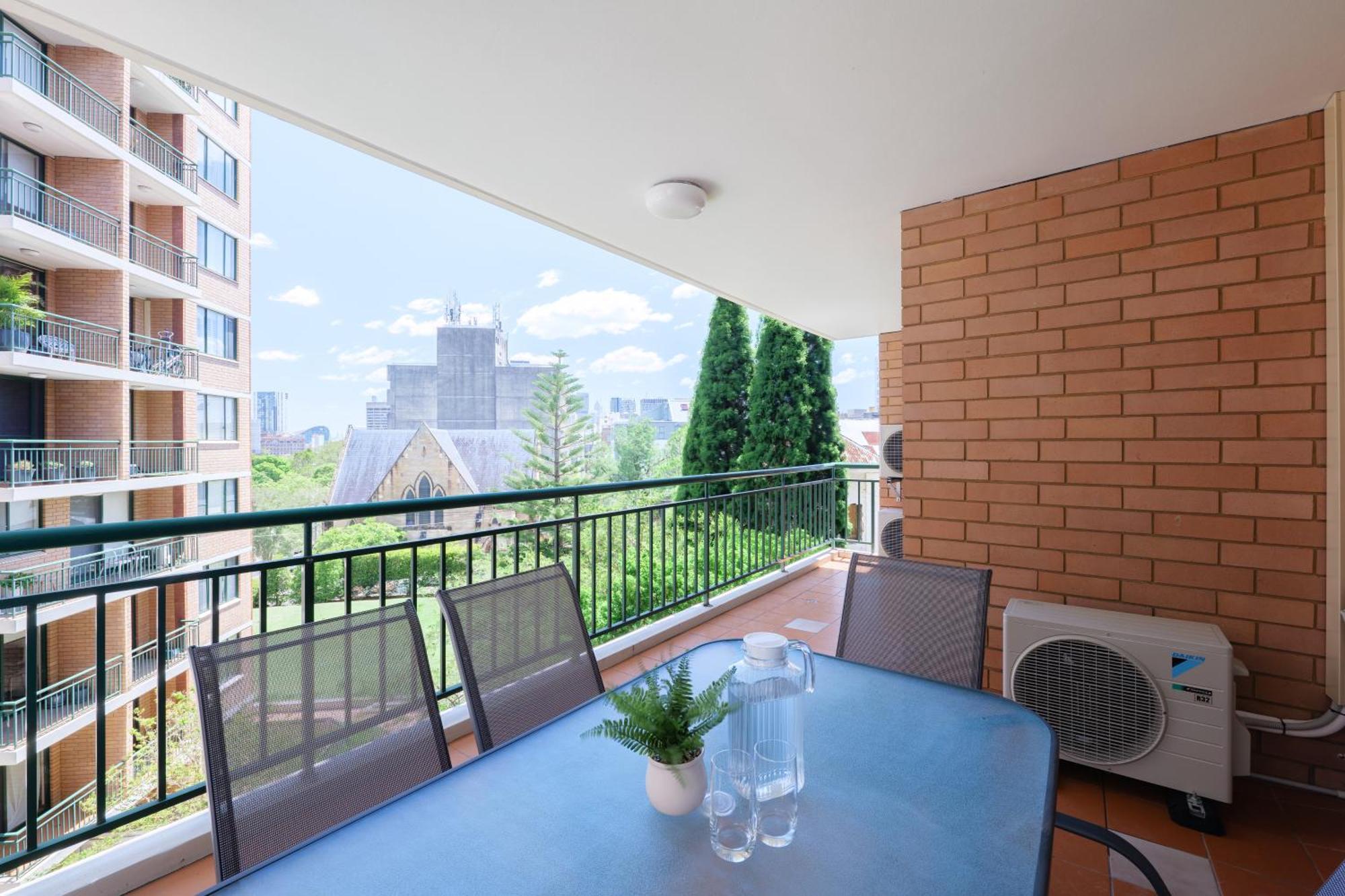 Apartment 5mins Walk To 2 Bedroom Parking Pool