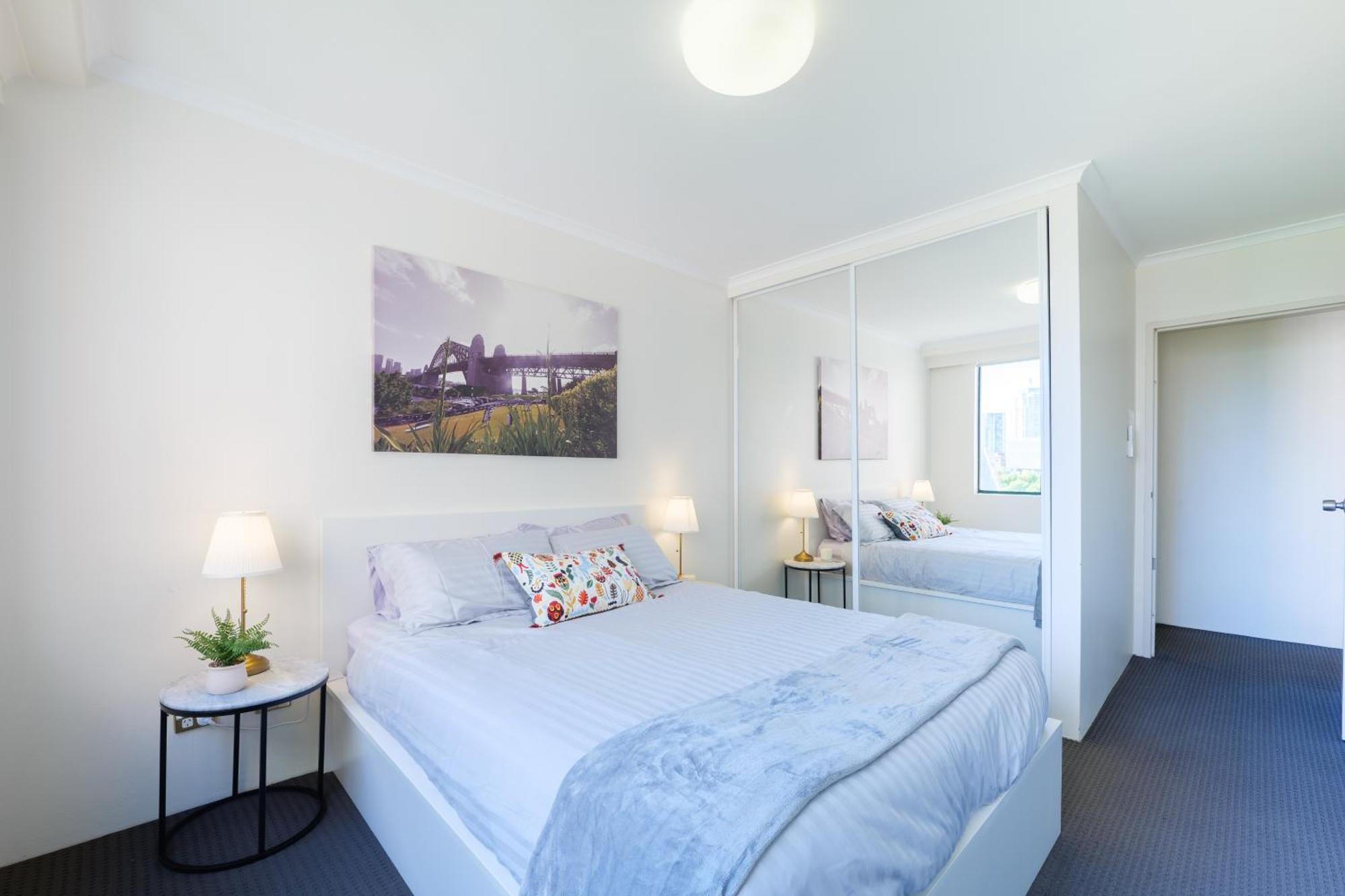 Apartment 5mins Walk To 2 Bedroom Parking Pool Sydney