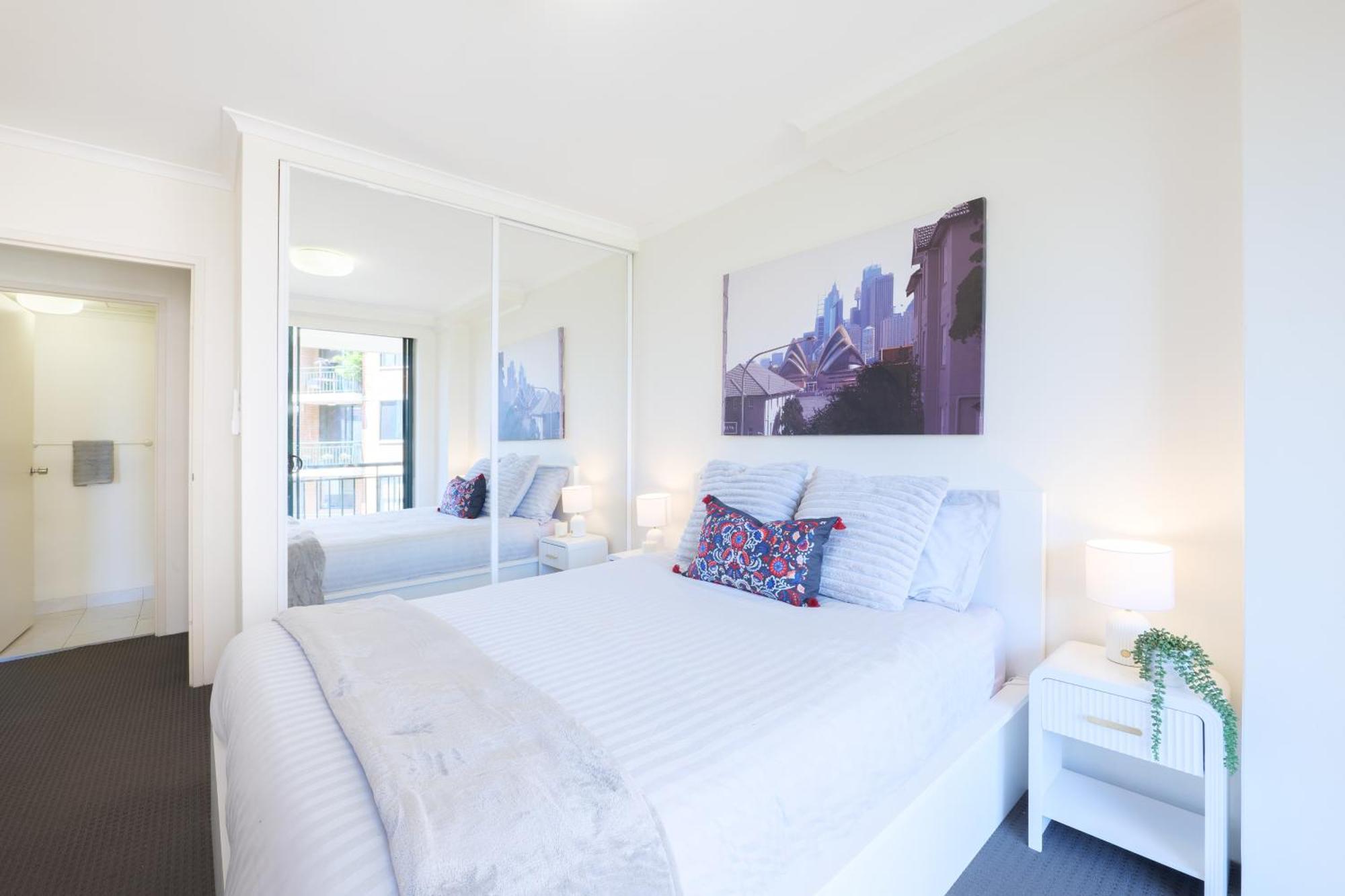 5mins Walk To 2 Bedroom Parking Pool *